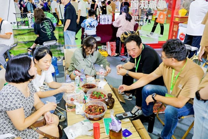 六月“龙虾市”打开舌尖盛宴新津绿色食品亮相海名·2024第12届成都餐饮供应链博览会(图3)