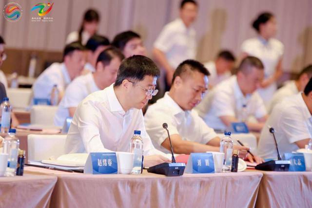 第八届丝博会柞水县政商恳谈会暨项目集中签约仪式在西安举行(图2)