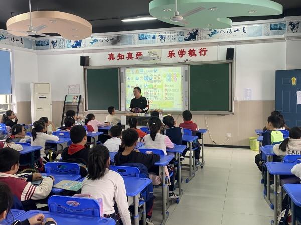 小学四年级多彩课堂“童”样精彩(图5)