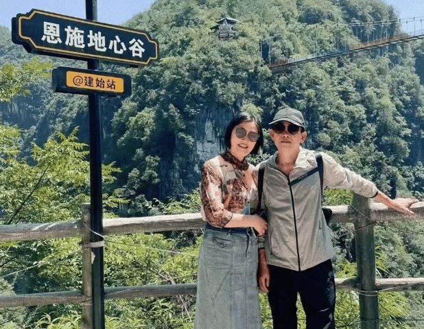 带父母去恩施旅游跟团还是自由行好？恩施近期旅行社报价是多少？(图1)