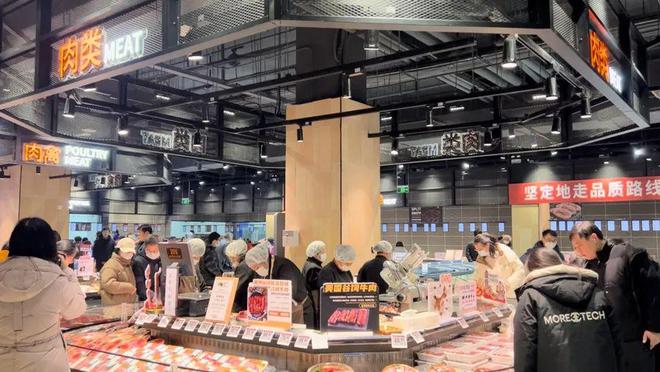 买疯了！上海市民直呼：没见过这么多人到处在排队！有人开车几十公里来抢“胖东来”爆款(图6)