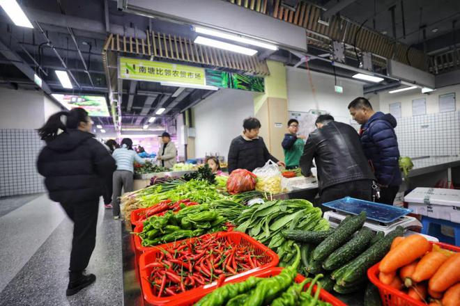 《南昌日报》：在家门口的“菜市场”里看见新变化(图2)
