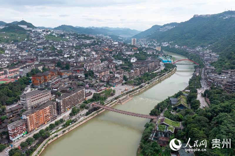 一渠水清两岸兴(图1)