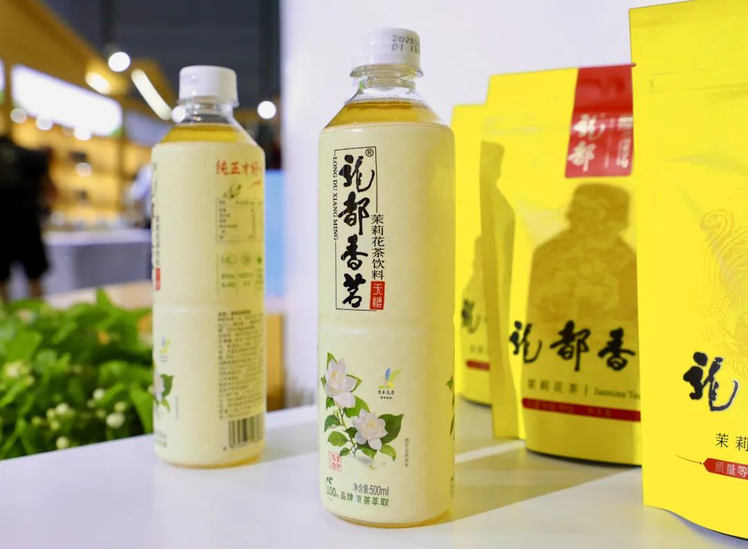 品荣县茉莉花茶饮料荣县茶陶亮相四川茶博会(图5)