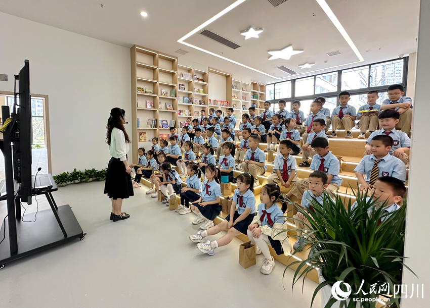 一线调研行｜清泉坝起书声产业路通“黄金”四川南充以民生工程作答新时代“民心答卷”(图2)