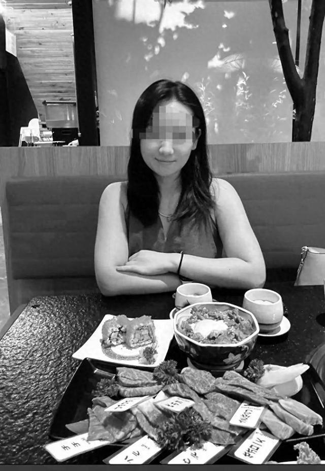 男友还原女子在三亚被蛇咬身亡过程酒店附近散步被蛇咬伤(图1)
