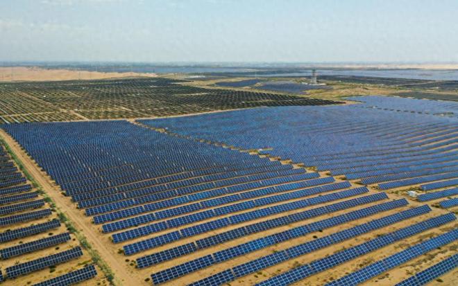 相当于20个三峡大坝外媒已经发现中国悄悄在沙漠里干了件大事(图1)