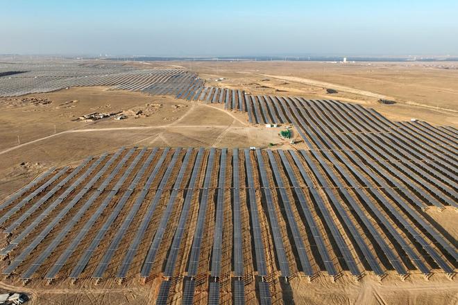 相当于20个三峡大坝外媒已经发现中国悄悄在沙漠里干了件大事(图4)