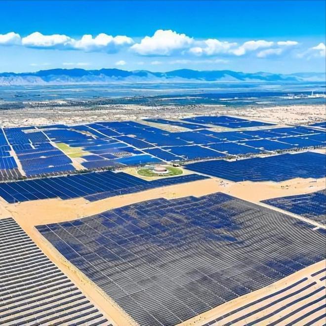 相当于20个三峡大坝外媒已经发现中国悄悄在沙漠里干了件大事(图2)