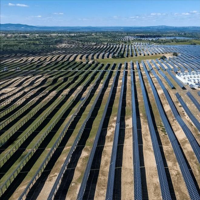 相当于20个三峡大坝外媒已经发现中国悄悄在沙漠里干了件大事(图9)