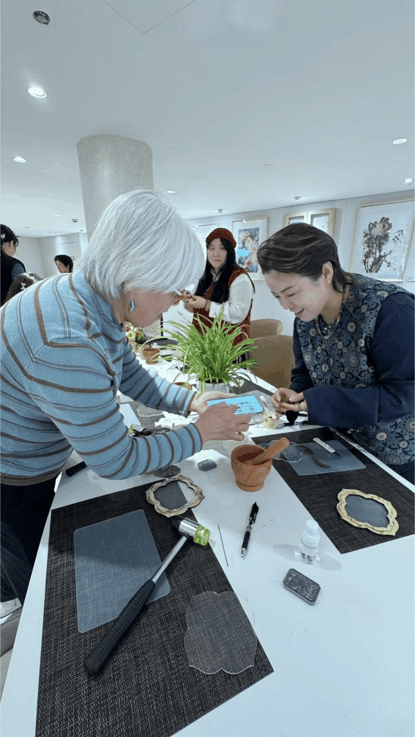 百联构建“银发生态”全景图“繁花里”重新定义“无龄生活”新内涵(图1)