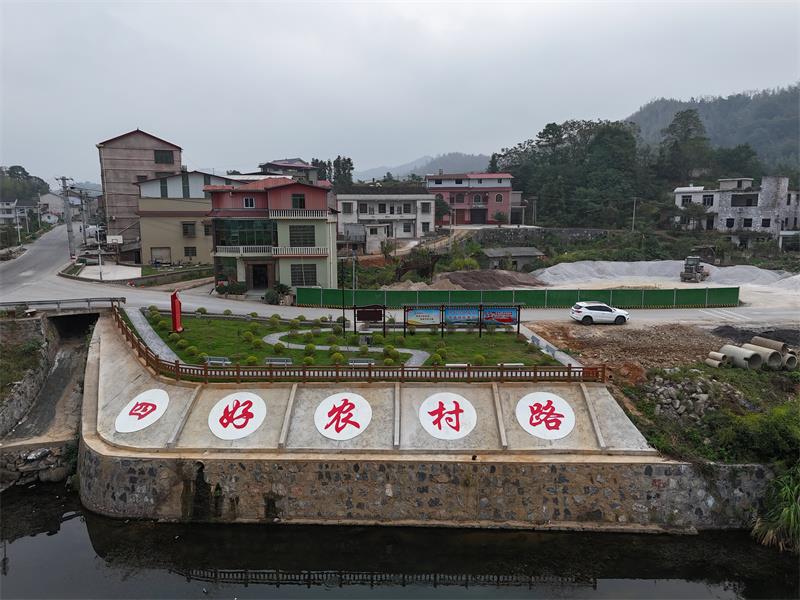 湖南双峰：家门口铺就幸福路(图2)