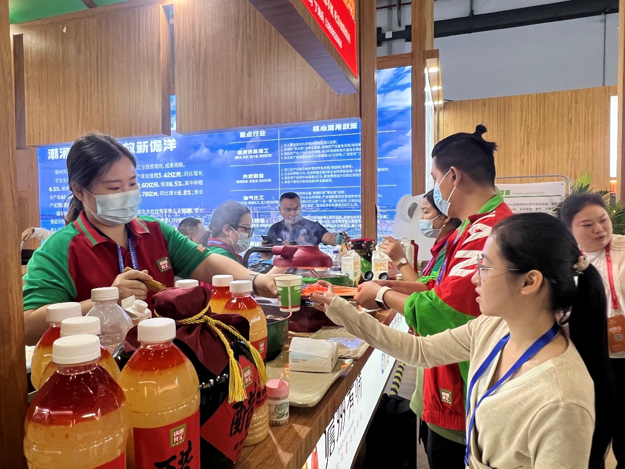 36家企业携百余款产品亮相“儋州有味”香飘2025年冬交会(图3)