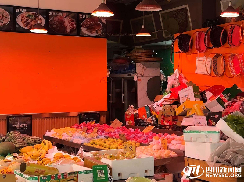 菜市场的生鲜“素颜令”来了！记者实地探访成都市场｜民情瞭望(图2)
